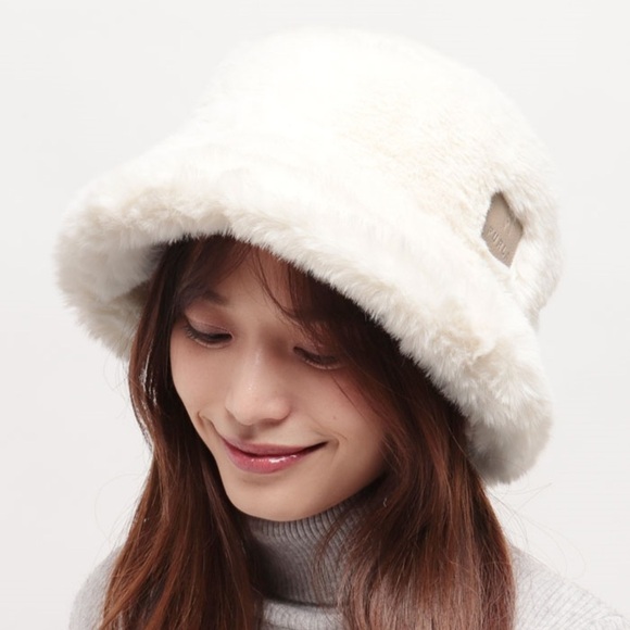 NWOT Amazon Fuzzy Adjustable Bucket Hat in Cream OS main image 8